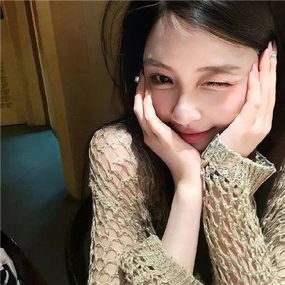 龙纹身的女孩